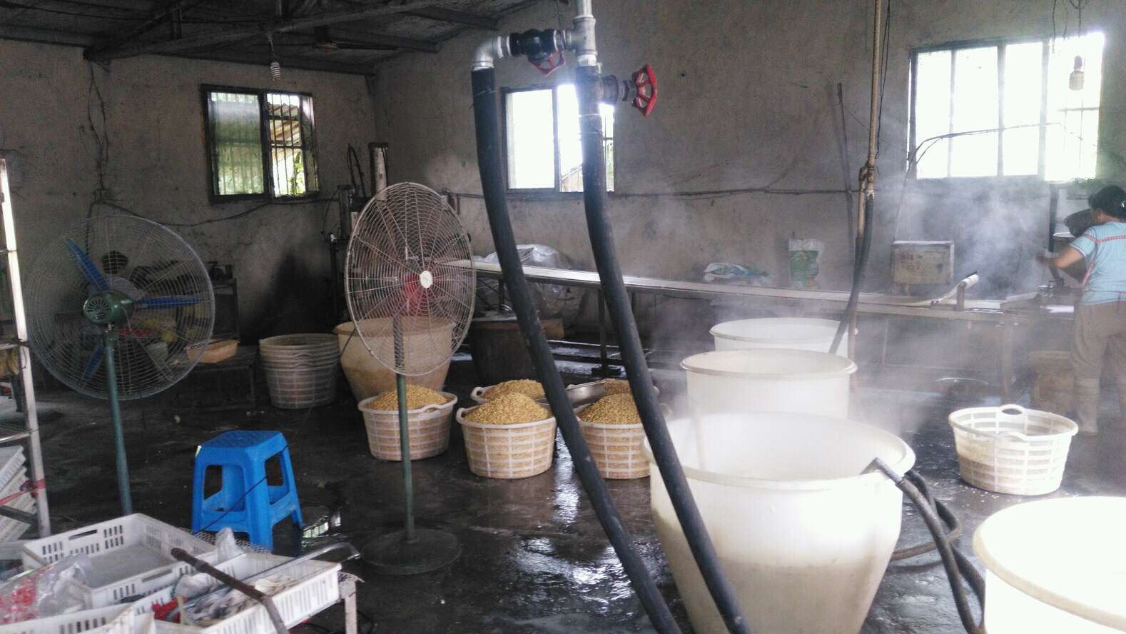 煮豆?jié){加工廠使用火排效果不好，換上燃氣蒸汽發(fā)生器熱效高，加快企業(yè)高效生產(chǎn)
