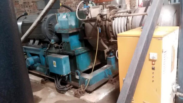 頑固機油清洗難，使用廣東油污清洗蒸汽發(fā)生器高溫清洗油污無殘留