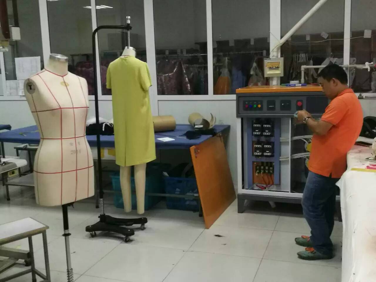 高熱效，拒絕浪費(fèi)，服裝廠加工使用廣東整燙電蒸汽發(fā)生器