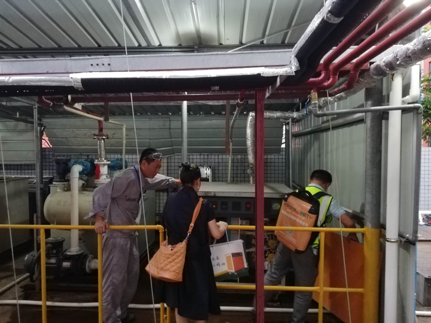 采用撬裝一體化工反應(yīng)電加熱蒸汽發(fā)生器，方便省心安全生產(chǎn)